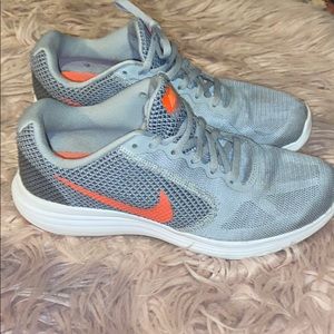 Grey Nike sneakers 7.5